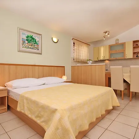 Anri Apartment *